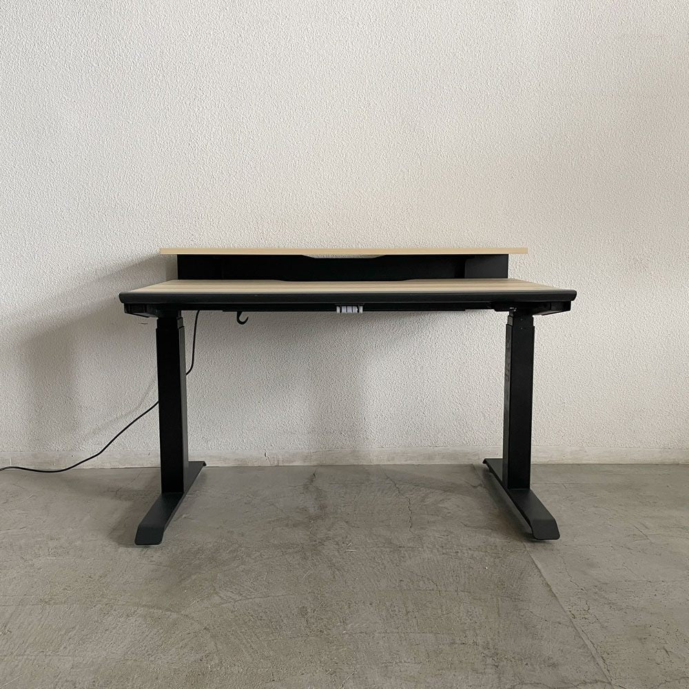 コクヨ KOKUYO ハイエンドシリーズ シークエンス SEQUENCE 電動昇降デスク W1150 チルト可 ベーシックレバー ハイグレードカラー ウォームミディアム天板 × ブラック脚 参考価格294,910円の品 〓