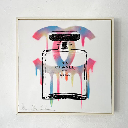 シェーン・ボーデン  Shane Bowden 「Cosmopolitan」 シャネル CHANEL N°5 香水 モノグラム ミクストメディア アートパネル キャンバスアート フレーム付き ★