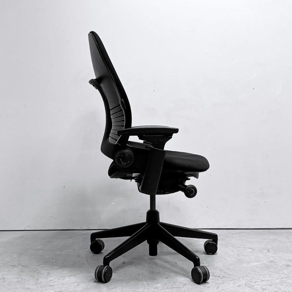 スチールケース Steelcase リープチェア Leap デスクチェア エルゴノミクスチェア 高機能チェア キャスター付き ファブリック ブラック ●