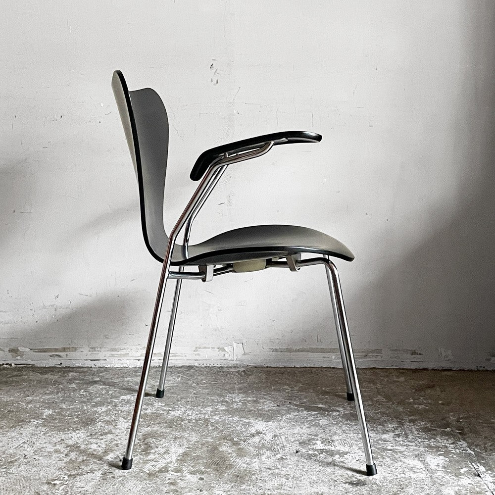 フリッツハンセン Fritz Hansen 3207 セブンチェア アームチェア ラッカー ブラック アルネヤコブセン 北欧家具 リペイント 参考価格￥146,080 - ■