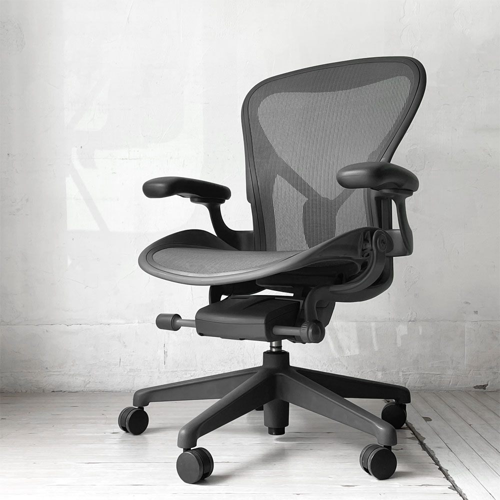 ハーマンミラー Herman Miller アーロンチェア デスクチェア リマスタード ライト Bサイズ グラファイトベース ビル・スタンフ ＆ ドン・チャドウィック ポスチャーフィット ★