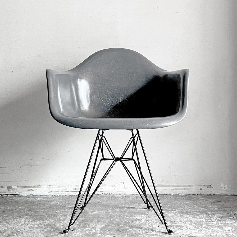 ハーマンミラー Herman Miller アームシェルチェア 現行FRP製 エレファントハイドグレー エッフェルベース C&R イームズ ミッドセンチュリー ■