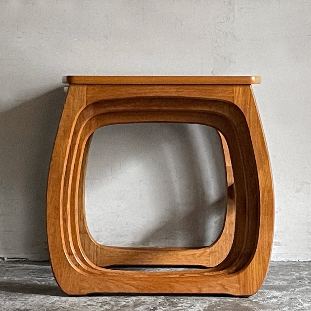 ネイサンファニチャー NATHAN Furniture バーリントン Burlington ネストテーブル チーク材 3連 入れ子式 UKビンテージ ■