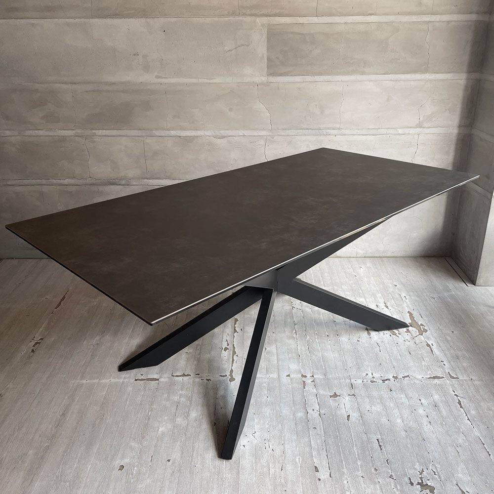 かねたや グラン GLAN ダイニングテーブル セラミック天板 ガラス スチール クロス脚  モダンデザイン 廃番 ♪