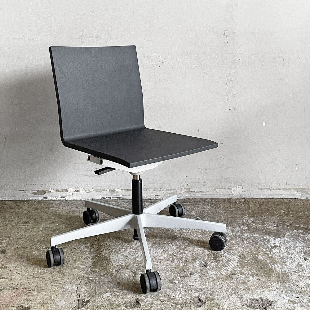 ヴィトラ vitra ゼロフォー .04 スタジオチェア オフィスチェア アームレス ブラック マールテン・ヴァン・セーヴェレン Maarten Van Severen ■