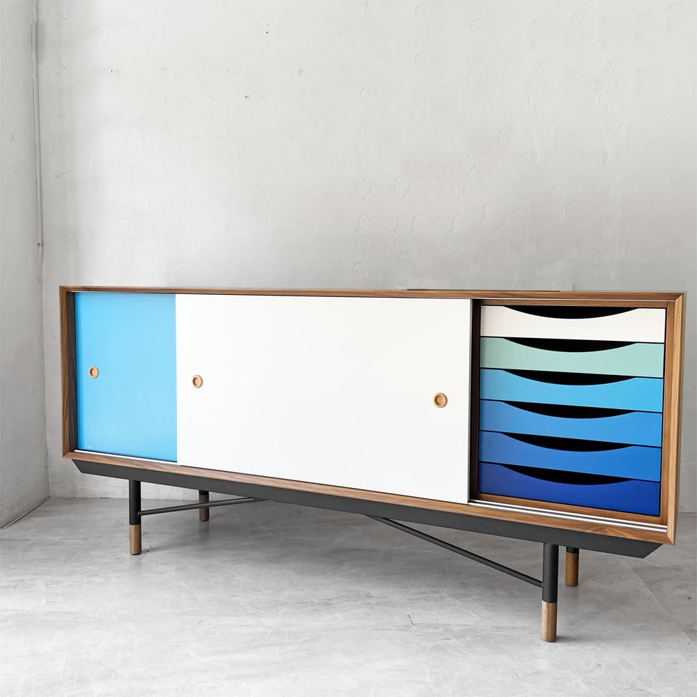 フィン・ユール Finn Juhl サイドボード SIDEBOARD WITH TRAY UNIT キャビネット リプロダクト品 ウォールナット 北欧 ミッドセンチュリー ★