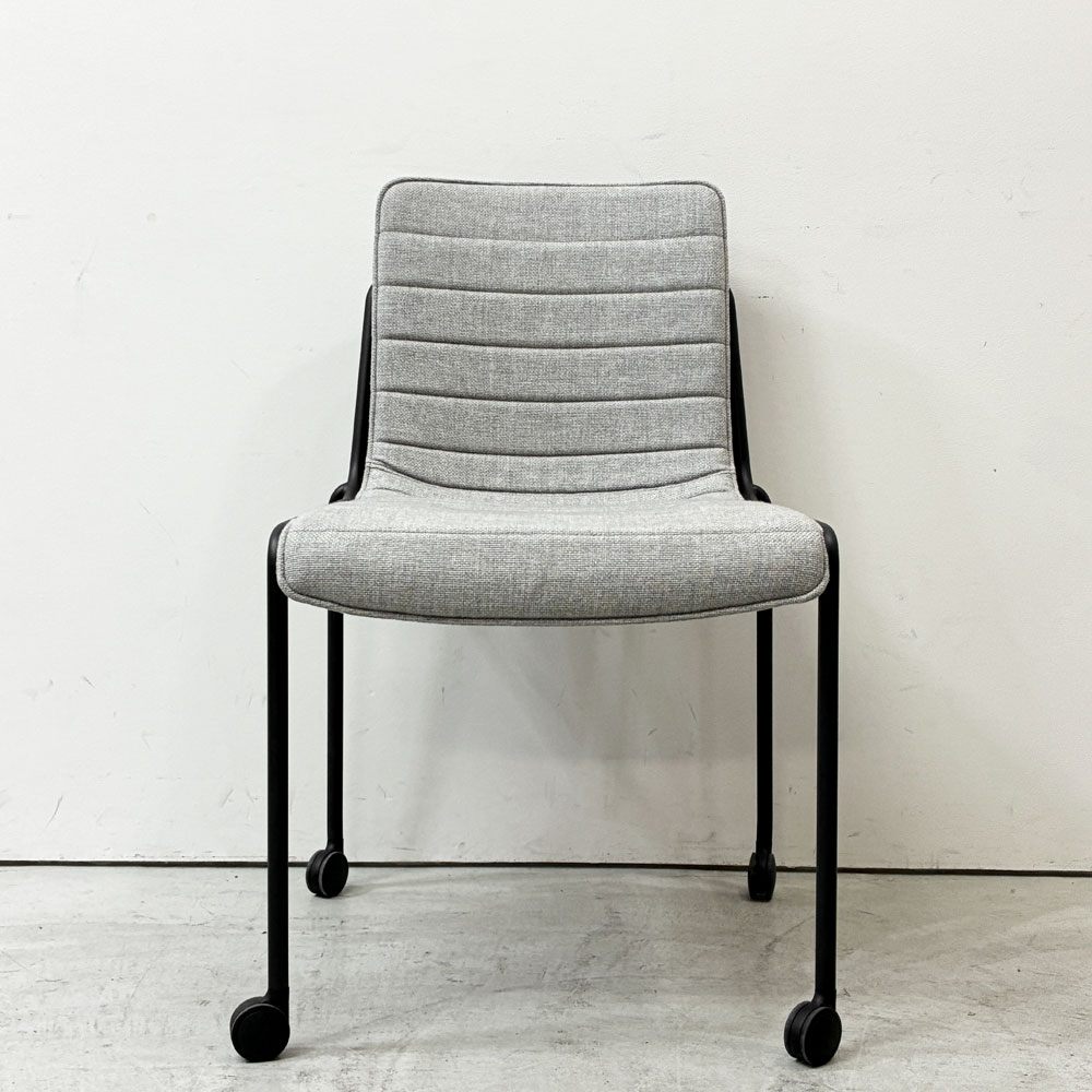 コクヨ KOKUYO オフセットフレームチェア offset frame chair オフィスチェア スタッキングチェア 4脚セット 4本脚 ファブリックシート スカイグレー キャスター 総定価￥274,800- B ●