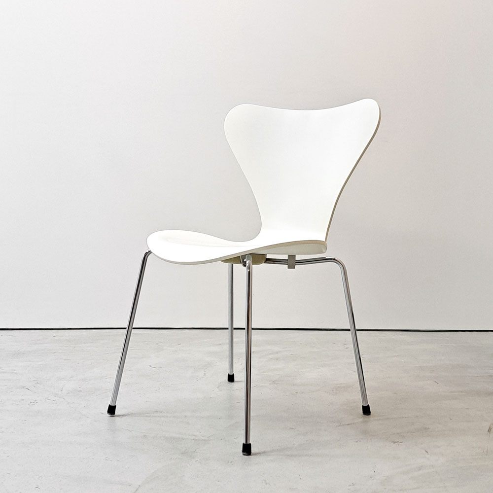 フリッツハンセン Fritz Hansen 3107 セブンチェア ホワイト ラッカー仕上げ スタッキング アルネ・ヤコブセン Arne Jacobsen デンマーク 北欧家具 A ●