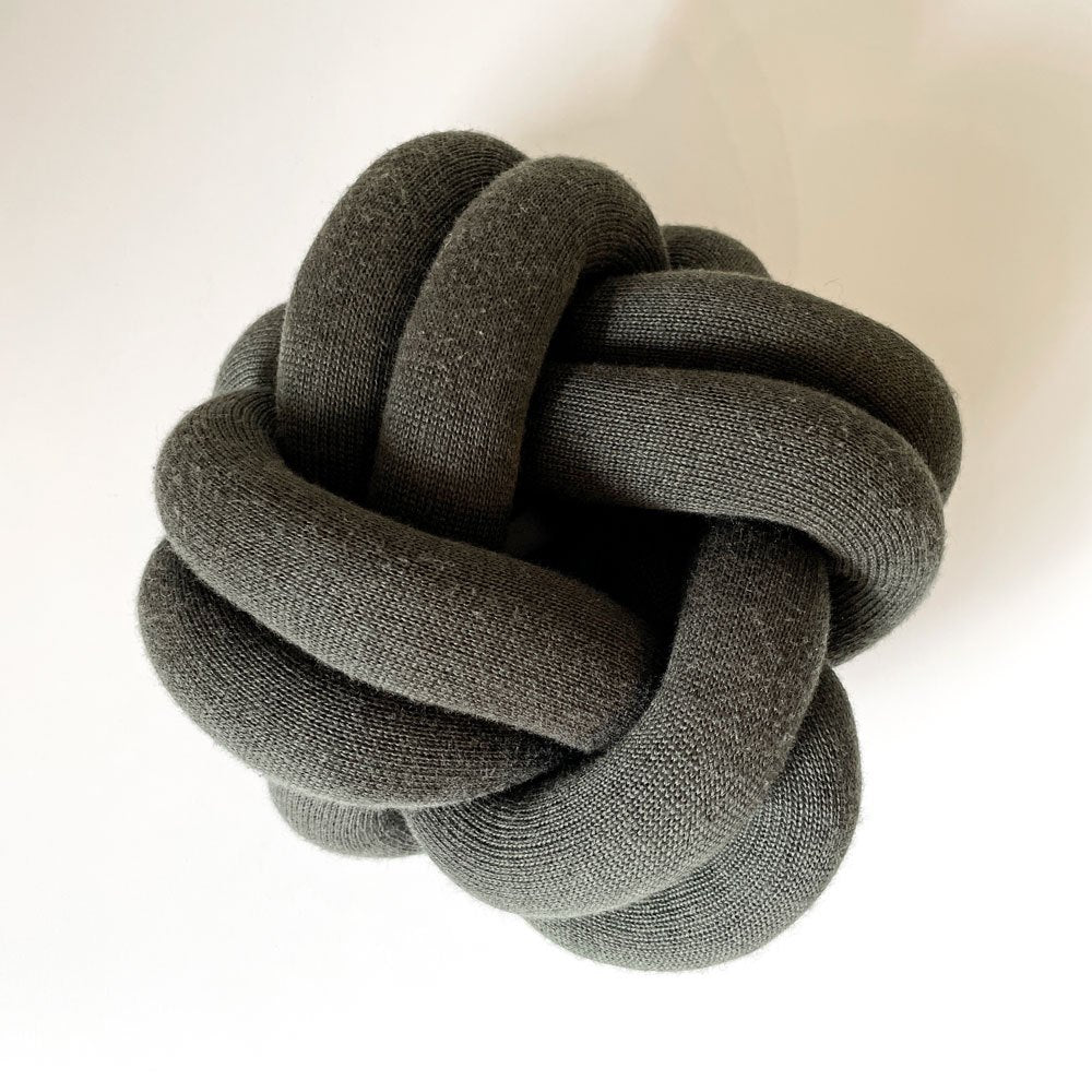 デザインハウスストックホルム DESIGN HOUSE Stockholm ノットクッション Knot Cushion フォレストグリーン 定価￥19,800- ◎