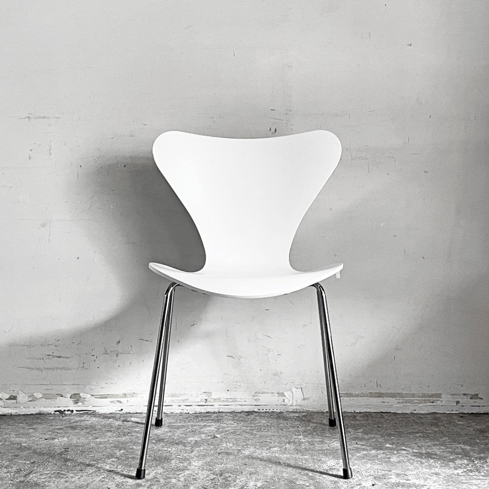 フリッツハンセン Fritz Hansen 3107 セブンチェア ラッカー仕上げ ホワイト スタッキング アルネ・ヤコブセン デンマーク 北欧家具 ■