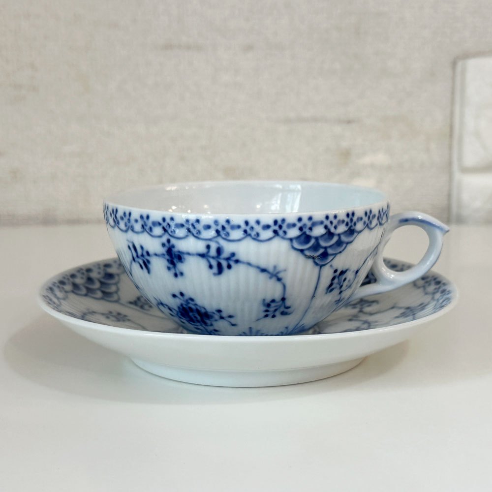 ロイヤルコペンハーゲン ROYAL COPENHAGEN ブルーフルーテッド ハーフレース ティーカップ＆ソーサー 北欧食器 Ｃ ◎