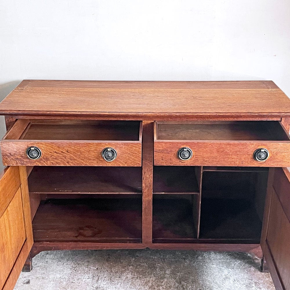 UKビンテージ vintage サイドボード キャビネット オーク材 W136.5cm 2ドア 2ドロワー 真鍮金具 英国家具 ■