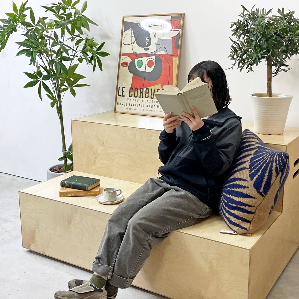 ノルオフィス Knoll Office アンスクリプテッド Unscripted ステップス Steps 2ステップロング ソファ ベンチ 片側連結パーツ付き デイヴィッド・ロックウェル David Rockwell 定価￥609,070- ●