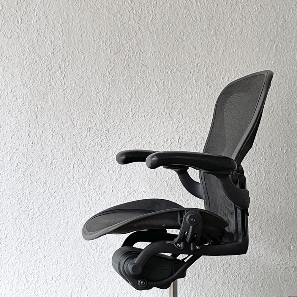 ハーマンミラー Herman Miller アーロンチェア Bサイズ ランバーサポート フル装備 グラファイトベース ビル・スタンフ ＆ ドン・チャドウィック ◇