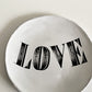 アスティエ・ド・ヴィラット ASTIER de VILLATTE ジョンデリアン JOHN DERIAN ラブ Love スモールプレート Φ16cm 陶器 フランス ■