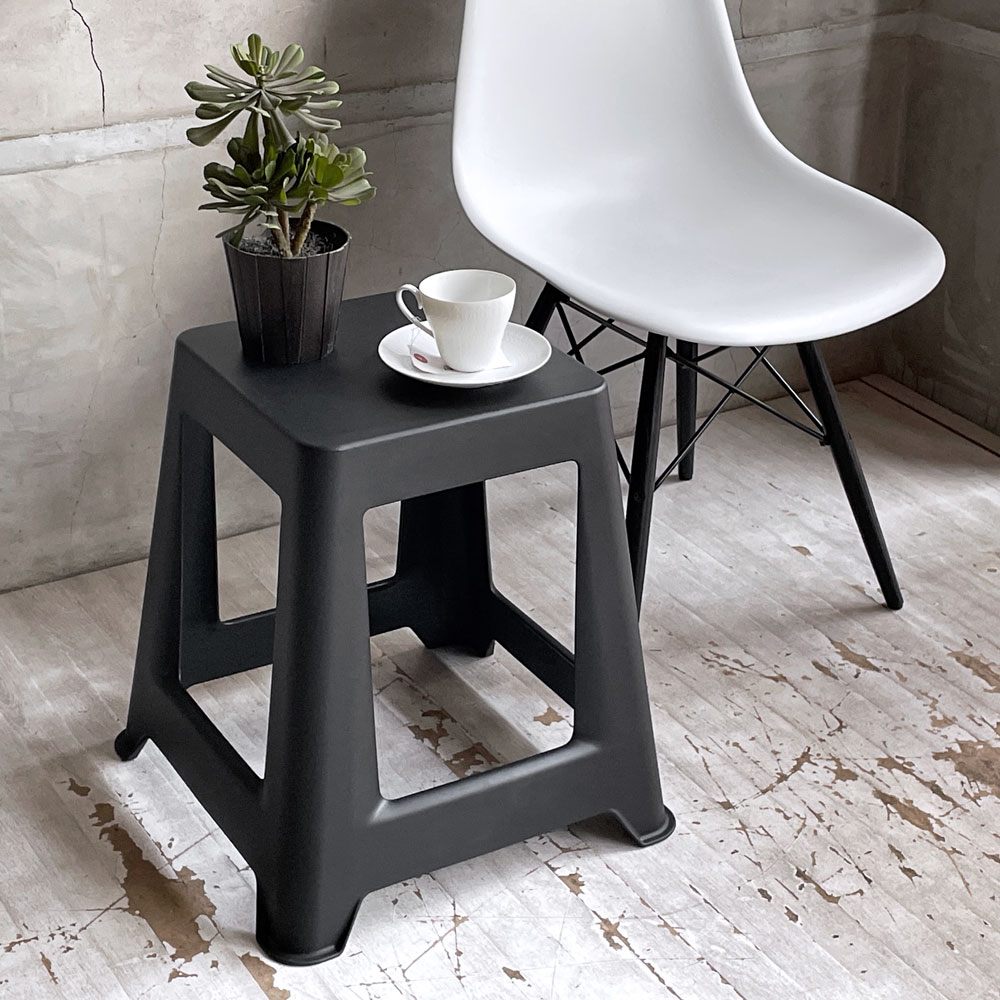 ヴィトラ vitra チャップ Chap コンスタンチン・グルチッチ スタッキングスツール サイドテーブル フットレスト ディープブラック スイス ♪