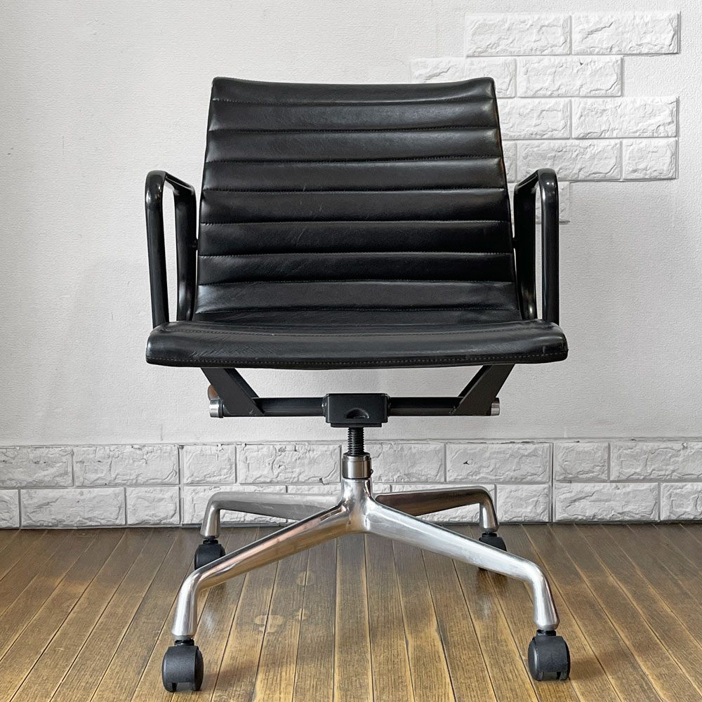 ハーマンミラー Herman Miller アルミナムグループ マネジメントチェア デスクチェア 本革 4本脚 アームチェア キャスター イームズ ビンテージ ◎