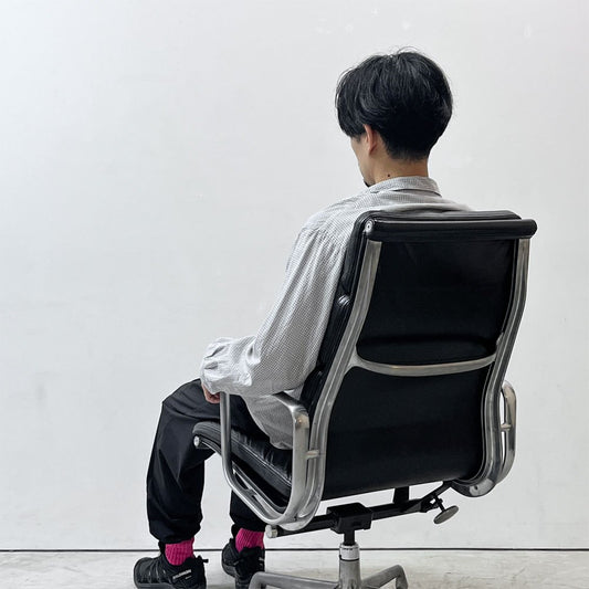 ハーマンミラー Herman Miller ソフトパッドグループ エグゼクティブチェア ハイバック ブラックレザー イームズ 5スターベース ミッドセンチュリー 定価約720,500円 ●