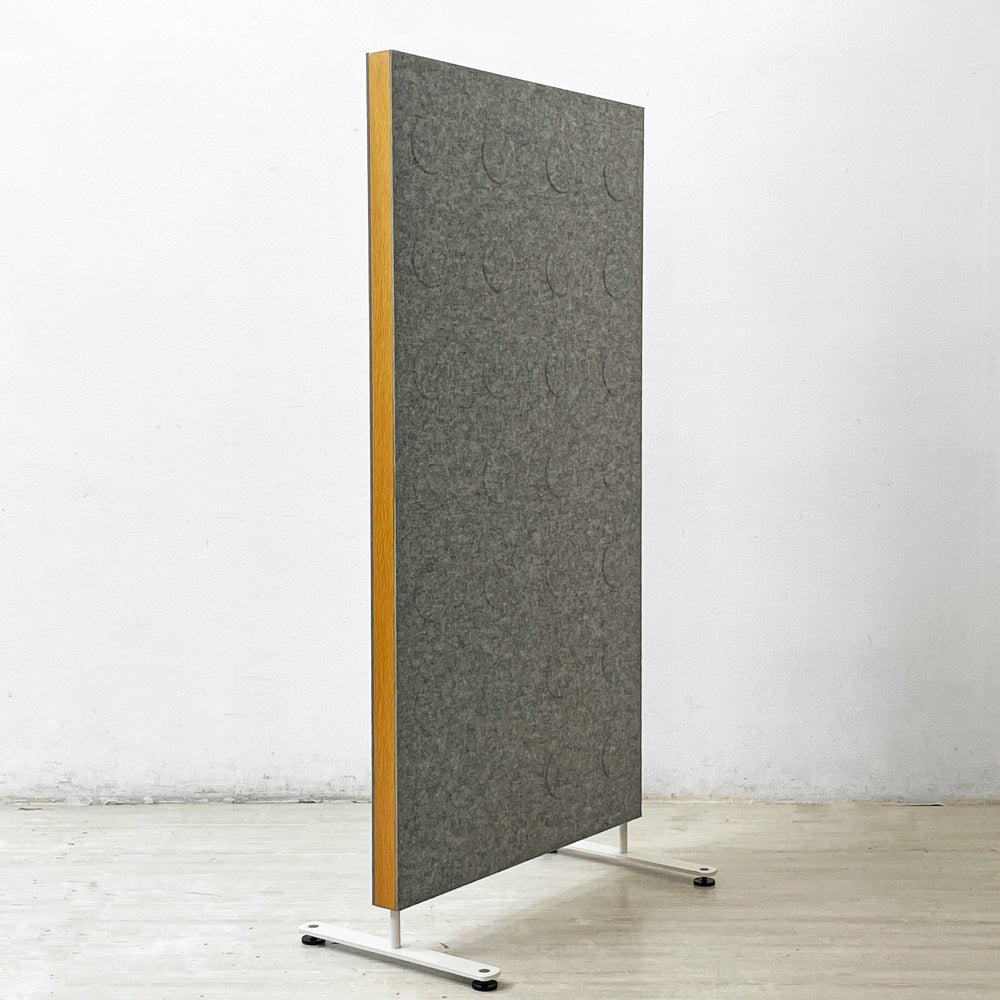 アブストラクタ Abstracta ドレミ DoReMi フロアスクリーン パーテーション オークフレーム × ドットフェルト 吸音材 Nina Jobs スウェーデン ●