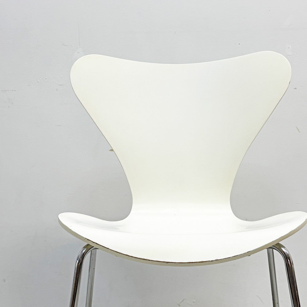 フリッツハンセン Fritz Hansen 3107 セブンチェア ホワイト ラッカー仕上げ スタッキング アルネ・ヤコブセン デンマーク 北欧家具 ●