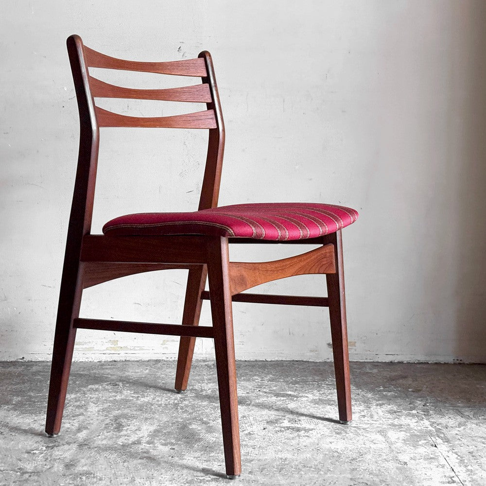 北欧ビンテージ Scandinabian Vintage チーク材 ダイニングチェア ラダーバック レッド系 ストライプ柄 北欧家具 B ■