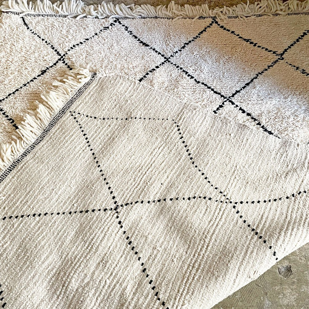 ベニワレン Beni Ouarain  ラグ 絨毯 ホワイト×ブラック 羊毛 ウール 手織り ハンドメイド モロッコ 215cm×155cm ■