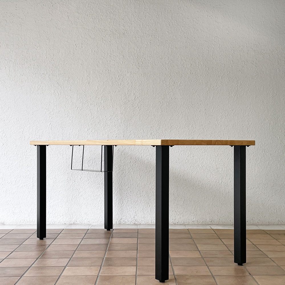 かなでもの KANADEMONO ザ・テーブル THE TABLE デスク ラバーウッド無垢材 W150xD70cm スチール スクエアバーレッグ シンプルトレイ付き ◇
