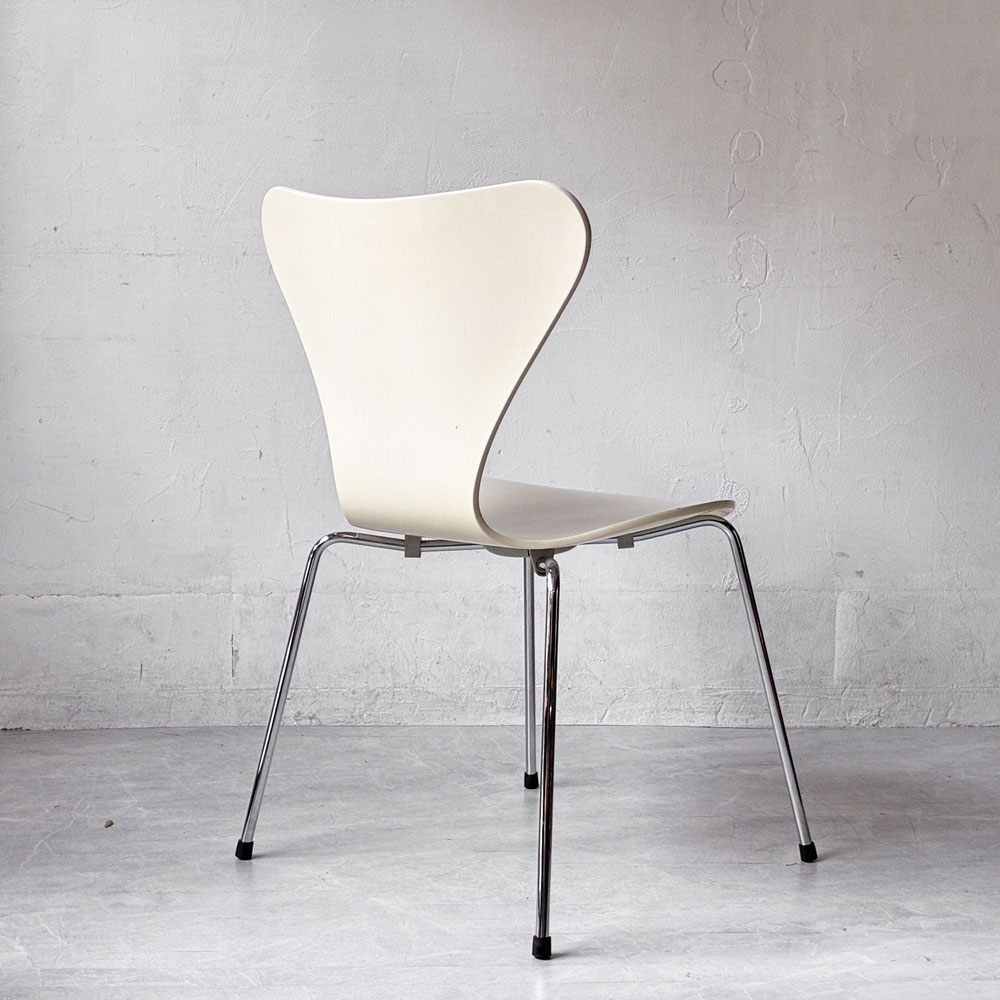 フリッツハンセン Fritz Hansen 3107 セブンチェア ホワイト ラッカー仕上げ スタッキング アルネ・ヤコブセン デンマーク 北欧家具 A ★