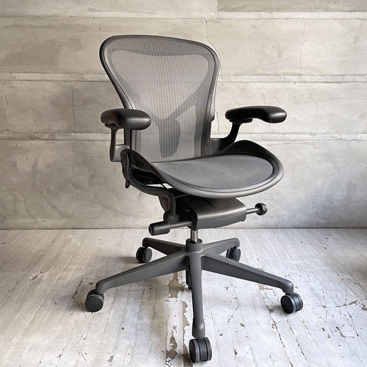 ハーマンミラー Herman Miller アーロンチェア Aサイズ リマスタード ライト グラファイトベース ビル・スタンフ ＆ ドン・チャドウィック ♪