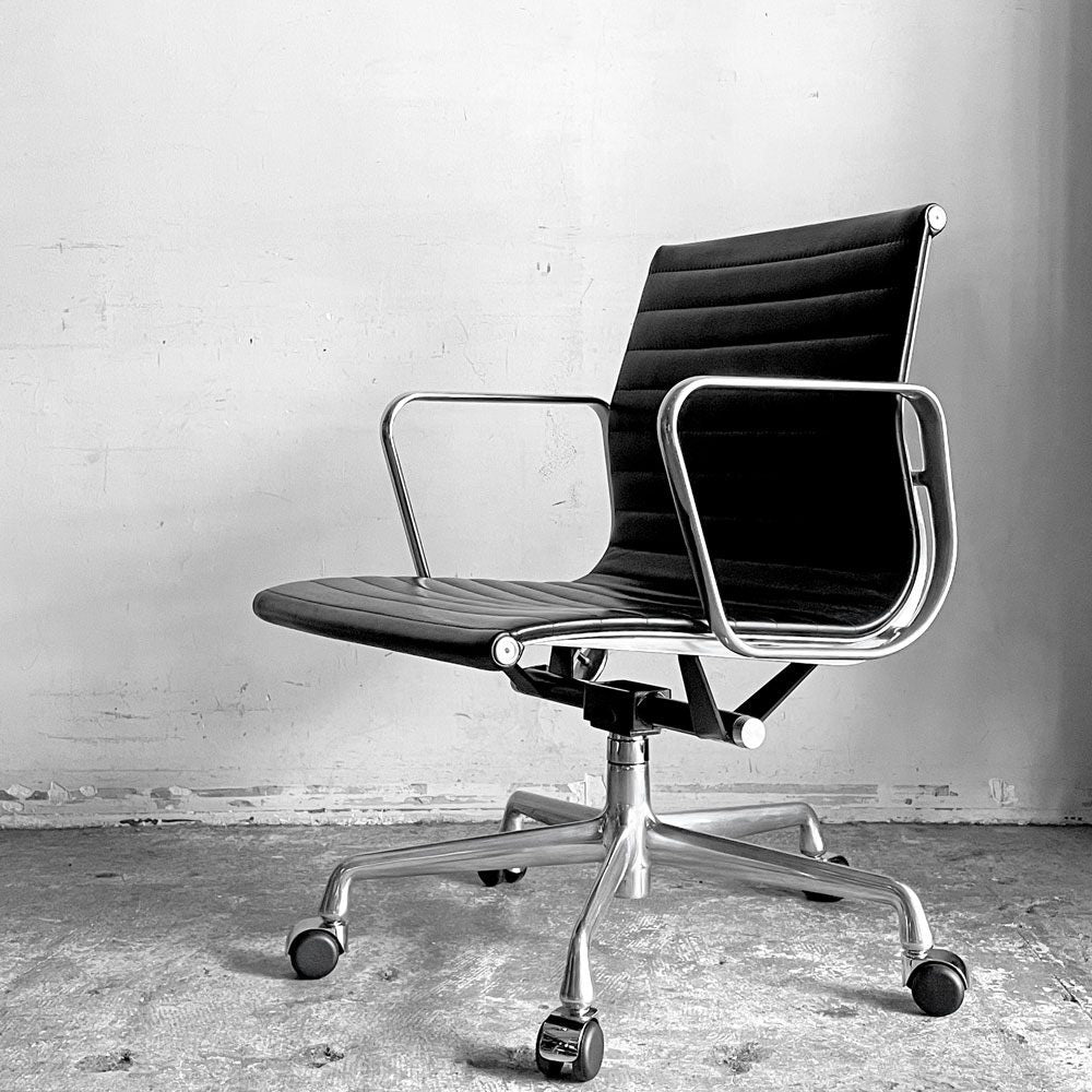 ハーマンミラー Herman Miller イームズアルミナムグループチェア マネージメントチェア アルミバフベース 回転式昇降 5本脚 キャスタータイプ 本革 イームズ ■