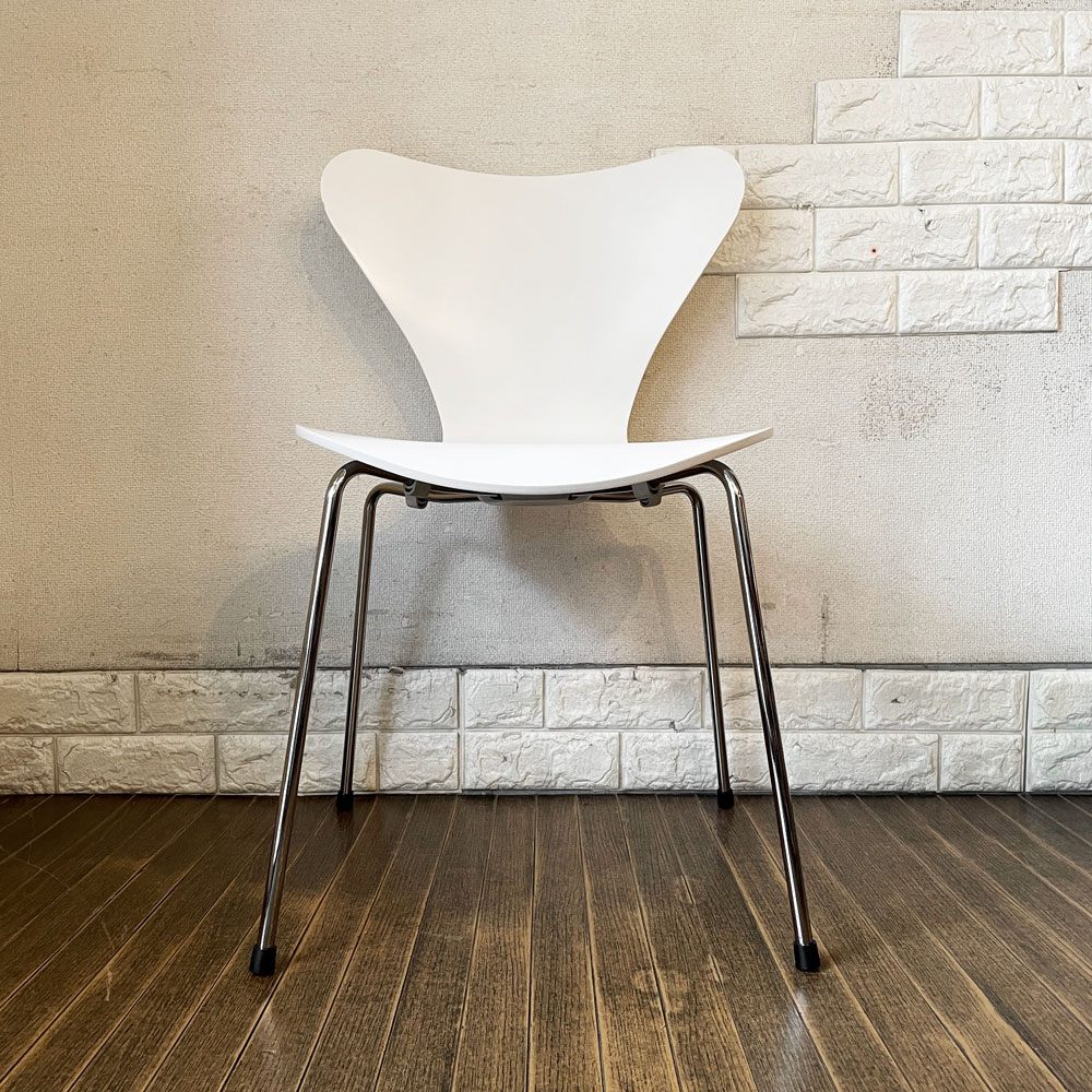 フリッツハンセン Fritz Hansen 3107 セブンチェア ラッカー仕上げ ホワイト スタッキング アルネ・ヤコブセン デンマーク 北欧家具 定価￥78,980- ◎