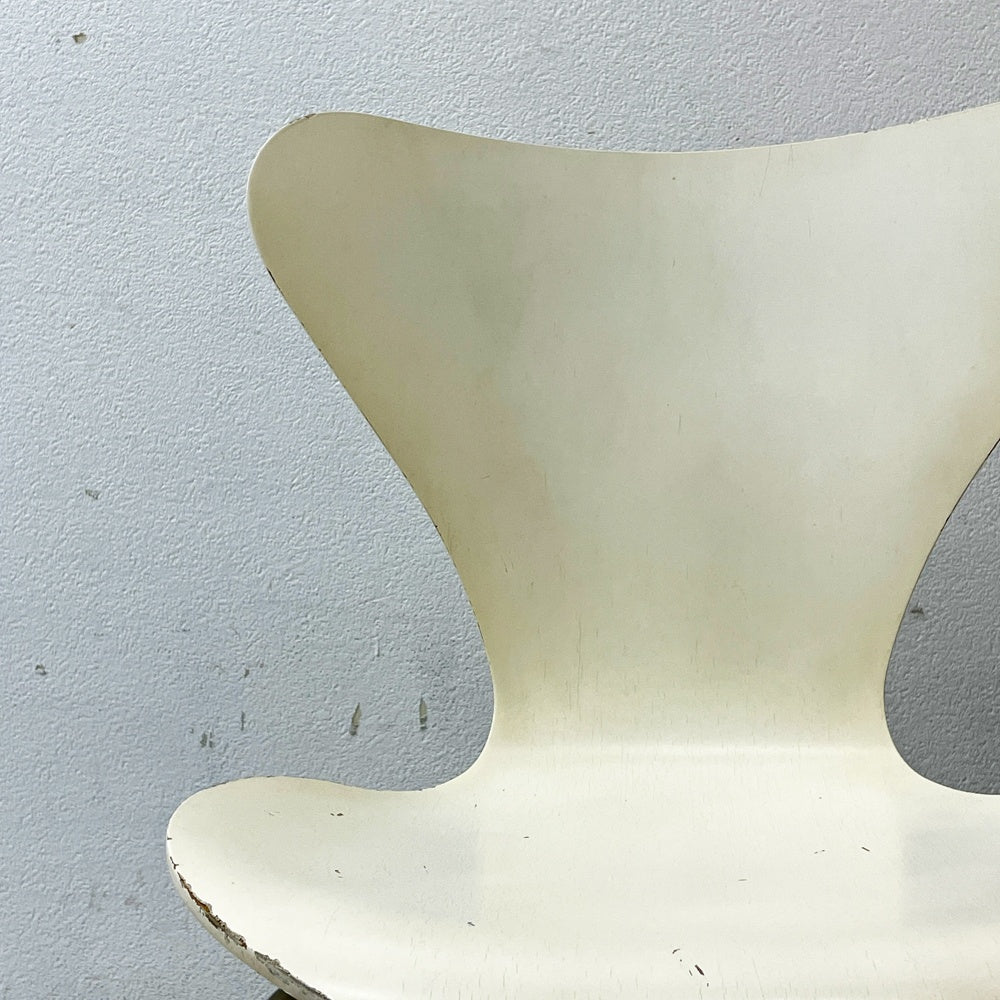 フリッツハンセン Fritz Hansen セブンチェア ホワイト ラッカー仕上げ アルネ・ヤコブセン スタッキングチェア 北欧 デンマーク B ●