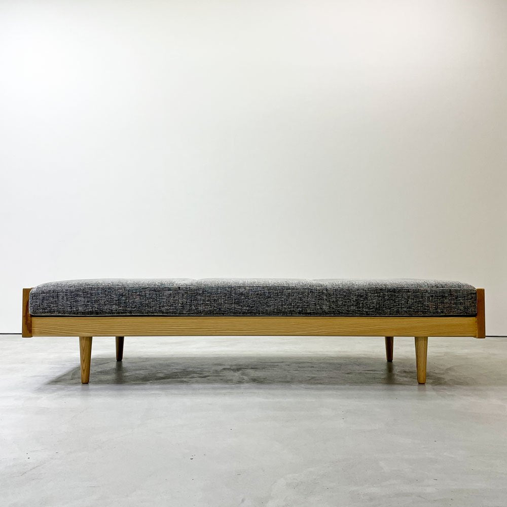 グラフ graf × 相合家具 SOGO adシリーズ デイベッドベンチ Day bed bench ホワイトアッシュ材 グレー系 ファブリック W171cm ●
