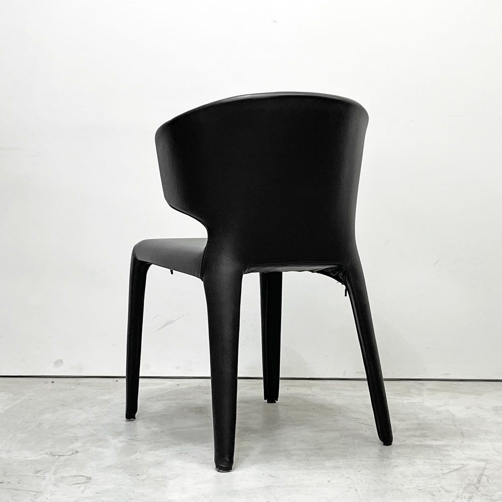 カッシーナ Cassina オラ 367 HOLA アームチェア 本革 フルレザー ブラック ハンス・ウェッツスタイン 定価￥374,000- ●