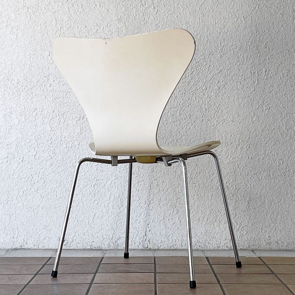 フリッツハンセン Fritz Hansen 3107 セブンチェア ラッカー ホワイト スタッキング アルネ・ヤコブセン デンマーク 北欧家具 A ◇