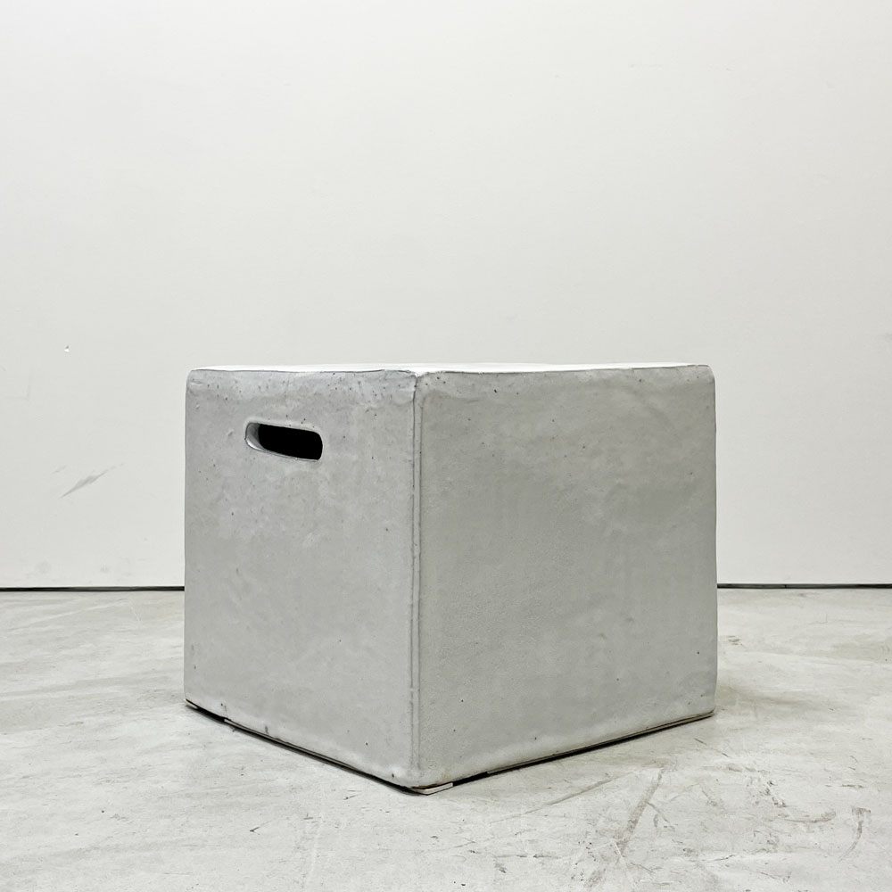 ジェルバゾーニ GERVASONI インアウト41 サイドテーブル Inout41 Side Table コーヒーテーブル スツール コンクリート パオラ・ナヴォーネ イタリア  ●