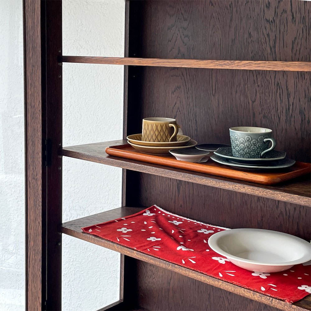 竹中家具 takenaka furniture オーク材 3面ガラスキャビネット 食器棚 カップボード レトロ クラシカルデザイン 横浜元町 ◇