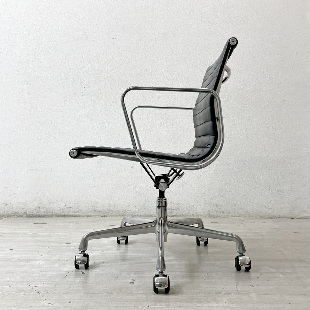 ハーマンミラー Herman Miller アルミナムグループ マネジメントチェア 本革 ブラック 5本脚 キャスター付 C&R イームズ ●
