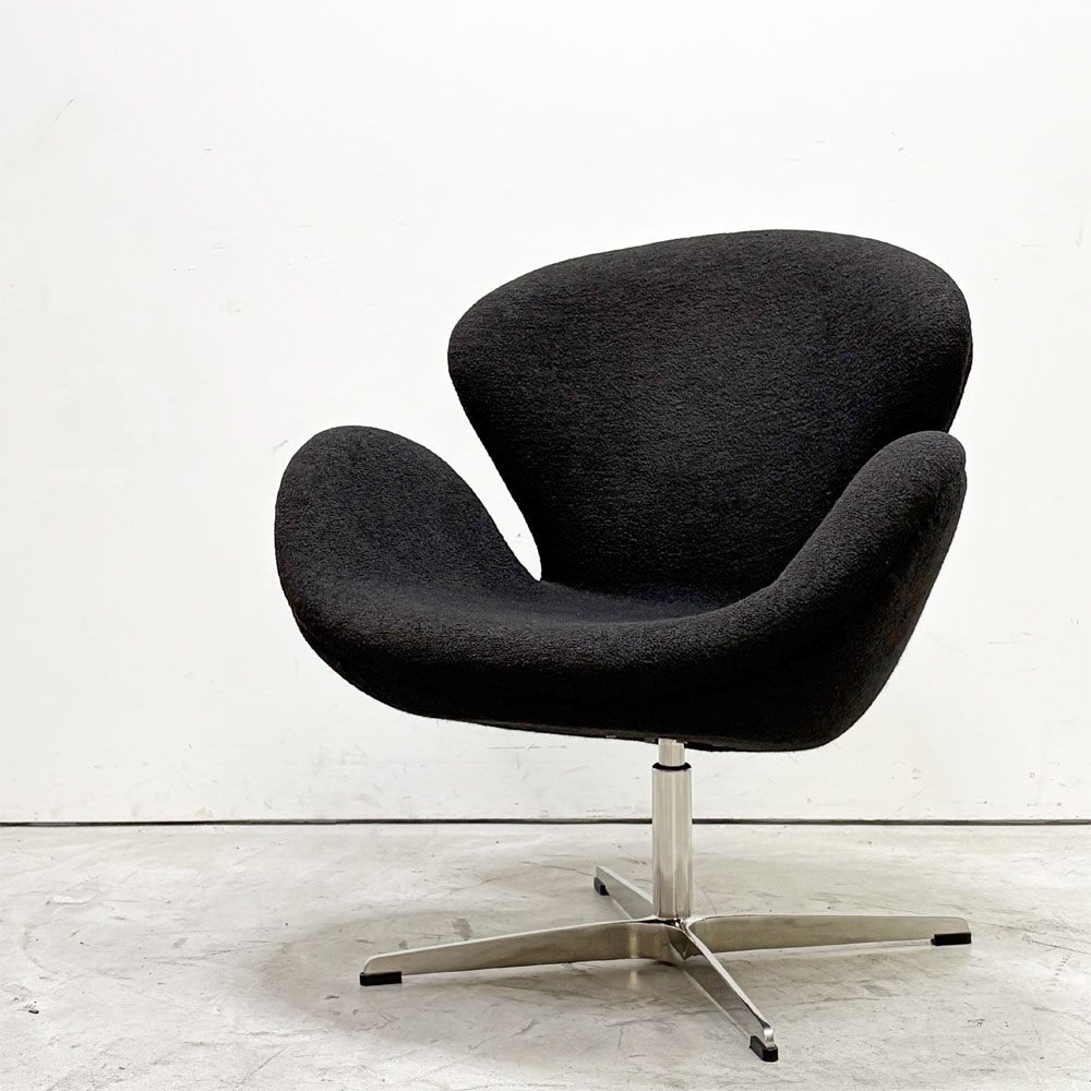 スワンチェア SWAN CHAIR ラウンジチェア アルネ・ヤコブセン Arne Jacobsen ブラック系 ファブリック スウィベル式 リプロダクト デンマークデザイン ●