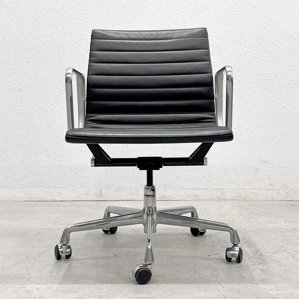 ハーマンミラー Herman Miller アルミナムグループ マネジメントチェア 本革 ブラック 5本脚 キャスター付 C&R イームズ 〓