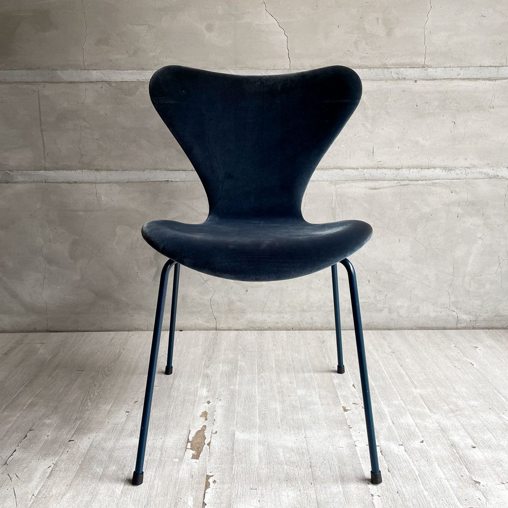 フリッツハンセン Fritz Hansen 3107 セブンチェア フルパティング ベルベット生地 ミッドナイトブルー アルネ・ヤコブセン デンマーク 北欧家具 A ♪