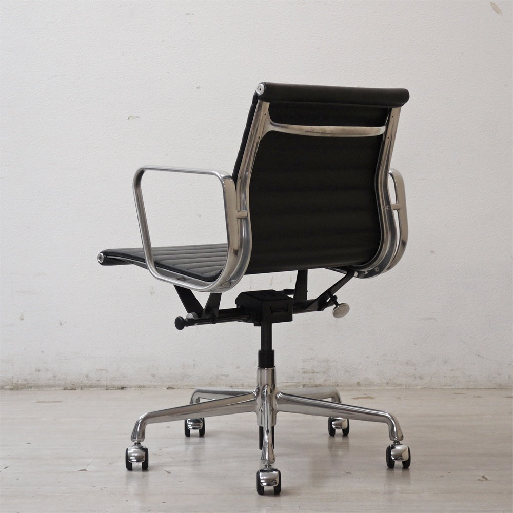 ハーマンミラー Herman Miller イームズアルミナムグループチェア マネージメントチェア アルミバフベース ガス圧昇降仕様 5本脚 キャスタータイプ 本革 イームズ B ●