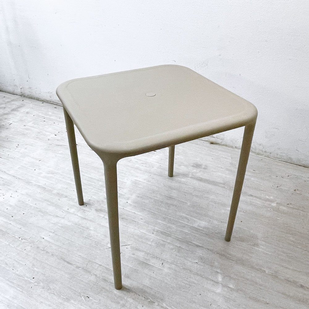 マジス MAGIS エアテーブル AIR-TABLE ベージュ  ガーデンテーブル ジャスパー・モリソン イタリア ●