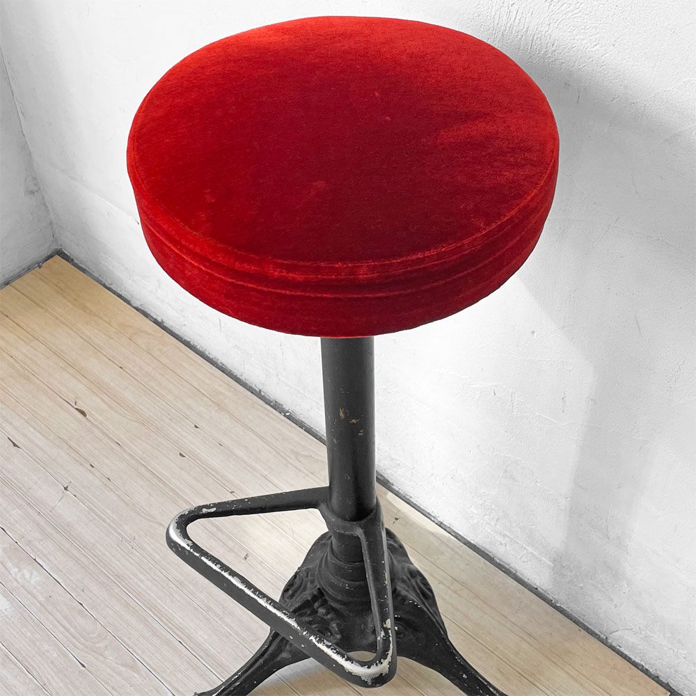 UKビンテージ UK vintage アイアン ハイスツール パブスツール ベロア座面 レッド ヴィクトリアンスタイル 店舗什器 B ★