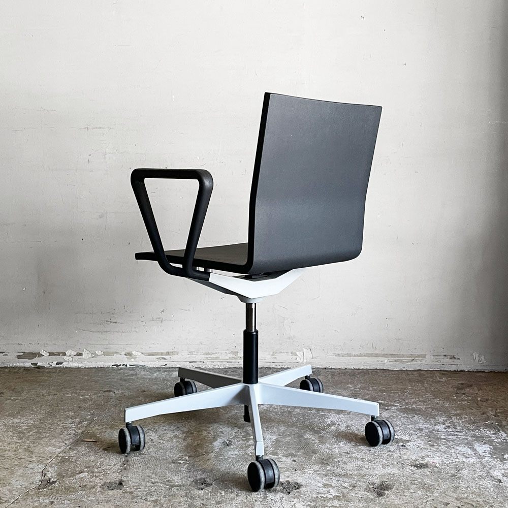 ヴィトラ vitra ゼロフォー .04 スタジオチェア オフィスチェア アームレスト付 ブラック マールテン・ヴァン・セーヴェレン Maarten Van Severen 定価￥202,400- ■