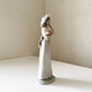 リヤドロ LLADRO ナオ NAO 花を持つ女性 フィギュリン H30cm 陶器人形 ポーセリンアート 置物 スペイン ◎