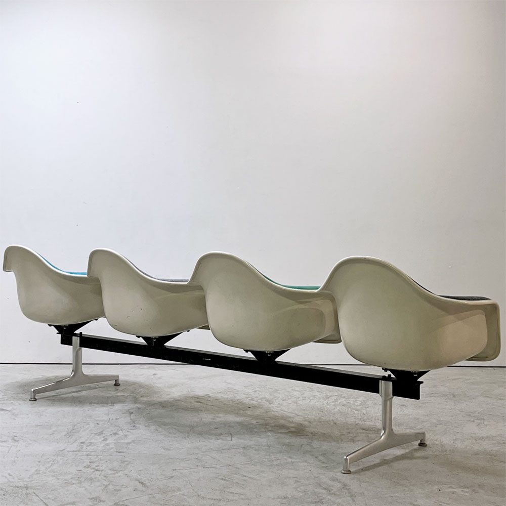 ハーマンミラー Herman Miller ビンテージ エアポートベンチ タンデムシート 4連 アームシェル 2nd ファブリック 新品張替え済 イームズ 希少 ●