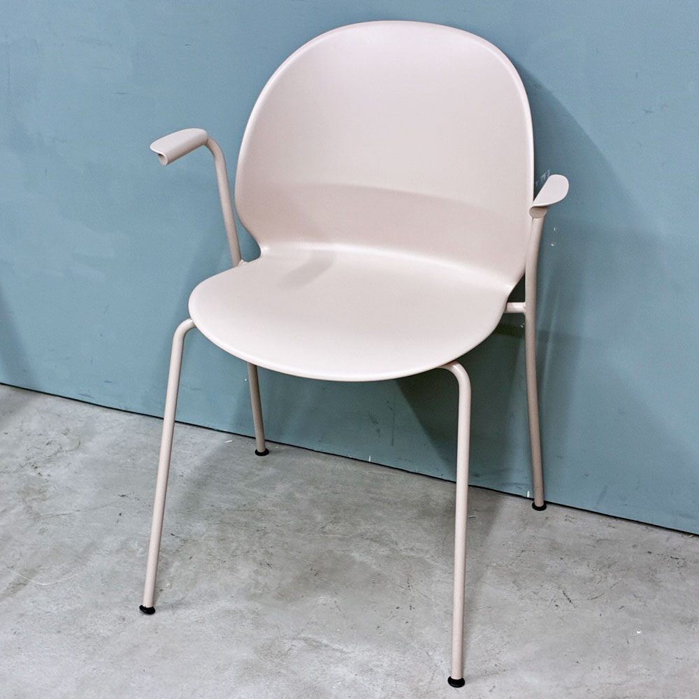 フリッツハンセン Fritz Hansen エヌゼロツー N02 リサイクルチェア スタッキングアームチェア 佐藤オオキ nendo オフホワイト 定価：￥67,890- ◎
