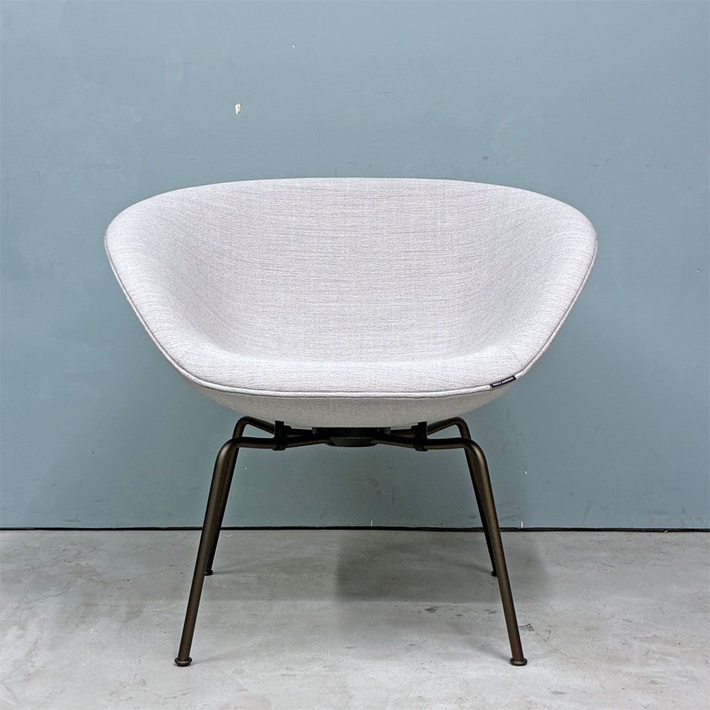 フリッツハンセン Fritz Hansen ポットチェア 3318 POT ラウンジチェア ファブリック クリスチャンハウン ベージュ ブラウンブロンズレッグ アルネ・ヤコブセン デンマーク  展示品 ◎