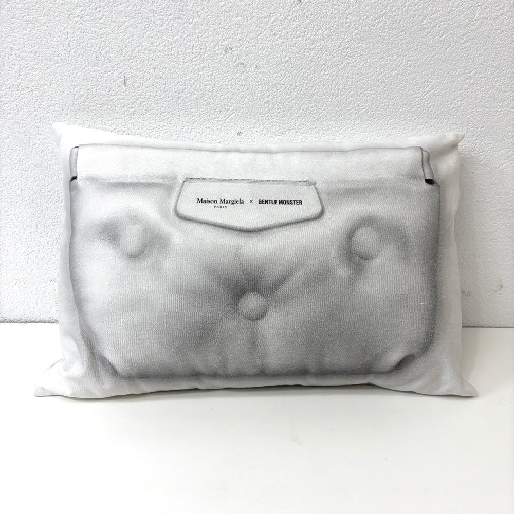 メゾンマルジェラ × ジェントルモンスター Maison Margiela GENTLE MONSTER コラボクッション プリント グラムスラム ノベルティ 非売品 ●